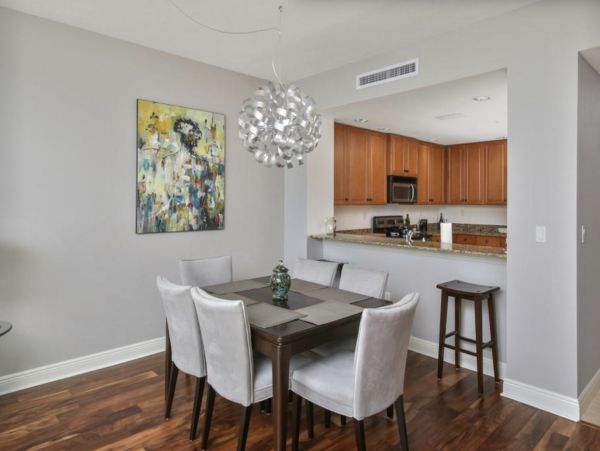 Two Bedroom Vacation Condo in Sarasota Sleeps 4 Guests